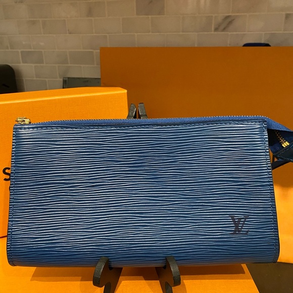 Louis Vuitton Vintage EPI Pochette - Picture 1 of 11